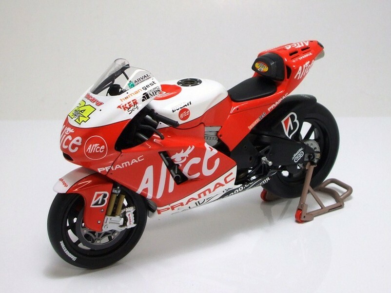 1 12 Ducati Desmosedici GP8 Elias MotoGP 2008 1 12 • Minichamps 122080024 1 12 Ducati Desmosedici GP8 Elias MotoGP 2008 1 12 • Minichamps 122080024