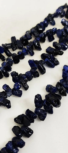 Side Drilled AAA Long Blue Sapphire Raw 30 Pieces 5-13 MM - Picture 2 of 5