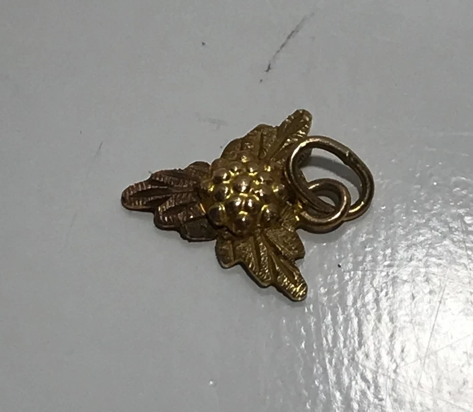 Colgante Landstrom's Black Hills Oro 925 10K Oro Hoja de Uva Dije Foto 3 de 4