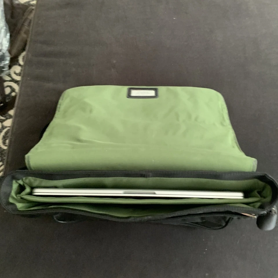 Bolso para portátil Knomo London de cuero negro y nailon F 816762 Foto 3 de 4