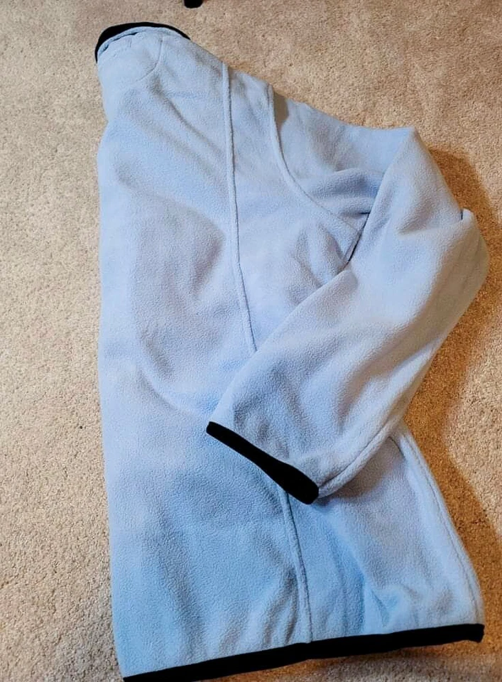 Chaqueta de microfleece con cremallera completa Chestnut Hill para mujer en Horizon azul claro talla grande Foto 3 de 3