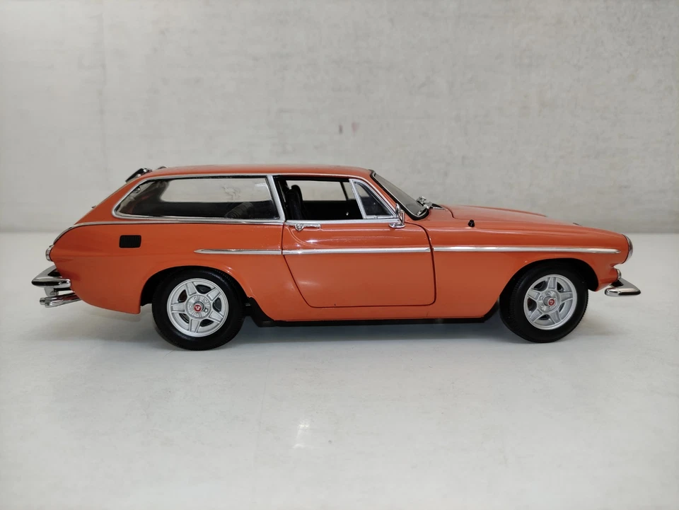 Minichamps Volvo P1800 ES 1971-73 Arancione Scala 1/18-G15 - Immagine 3 di 4