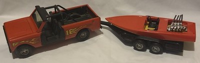 Vintage ERTL International Scout Baja & Ski Boat with Trailer Set 3852 - USA