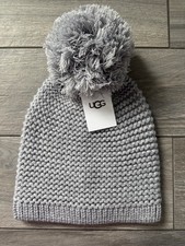 UGG CHUNKY KNIT POM POM BEANIE HAT, LIGHT GRAY, NWT 60, ONE SIZE