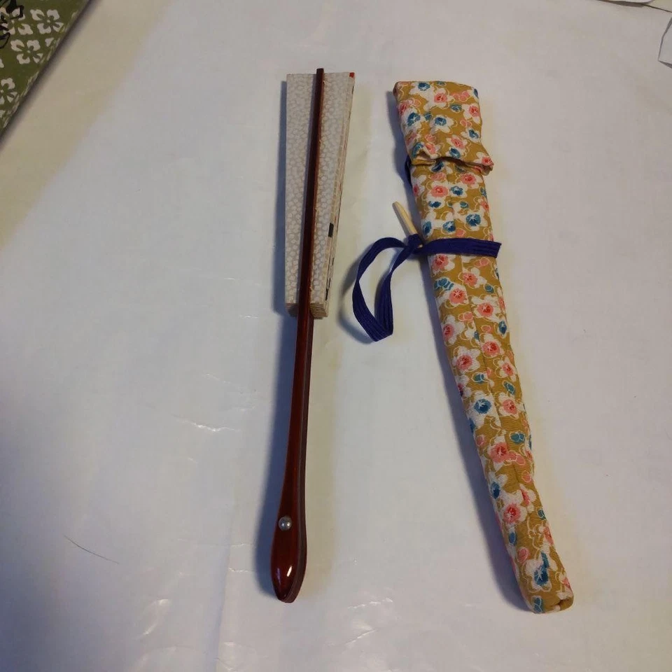  Traditional Japanese Dance Fan Maiougi White Silver Pattern 29.3cm With Case  - Image 2 of 4