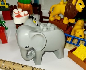 LEGO Duplo Feeding Zoo Set # 5634 Complete with 1 Substitute. No Box or Manual