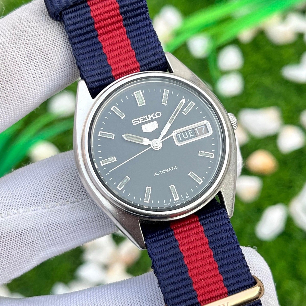 Vintage Seiko 5 Automatic Dress Formal Original Japan Men display picture 1