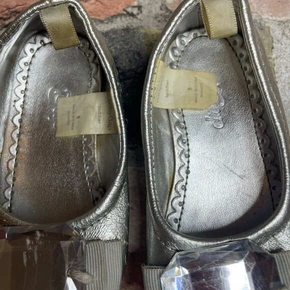 Pisos Gap plateados para niños pequeños talla 5 Foto 4 de 4