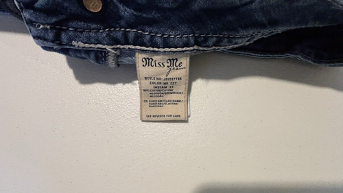 Miss Me Womens Cuffed Capri Embroidered rhinestone Jeans Size 30 - Picture 9 of 12