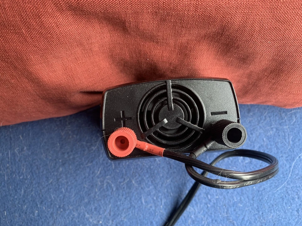 CyberPower PowerTrip 240 - Inversor de potencia. Negro. Foto 3 de 3