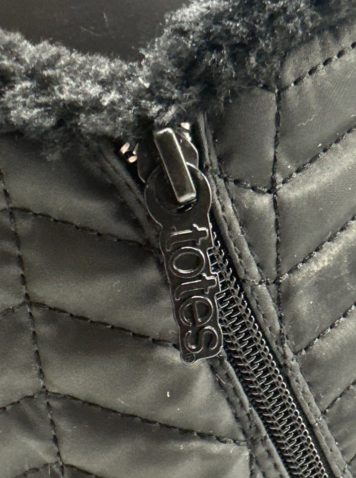 Totes Women's Quilted Winter Boots Black Size 9 W Zip Closure - Image 4 of 4