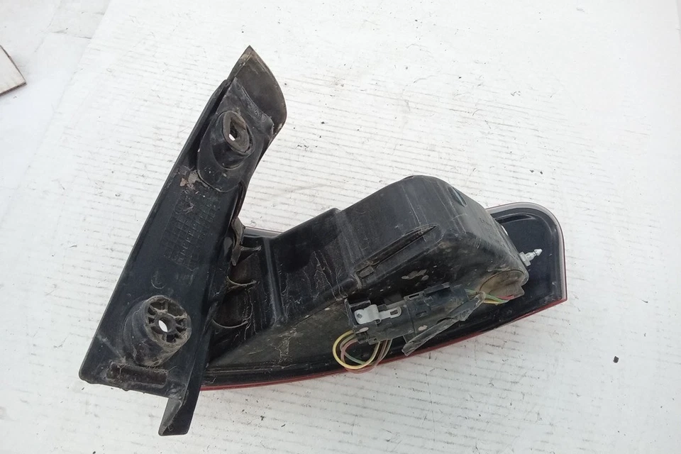 2015 Lincoln MKT Driver LH Tail Lamp Quarter Panel Mounted OEM - Image 2 of 4