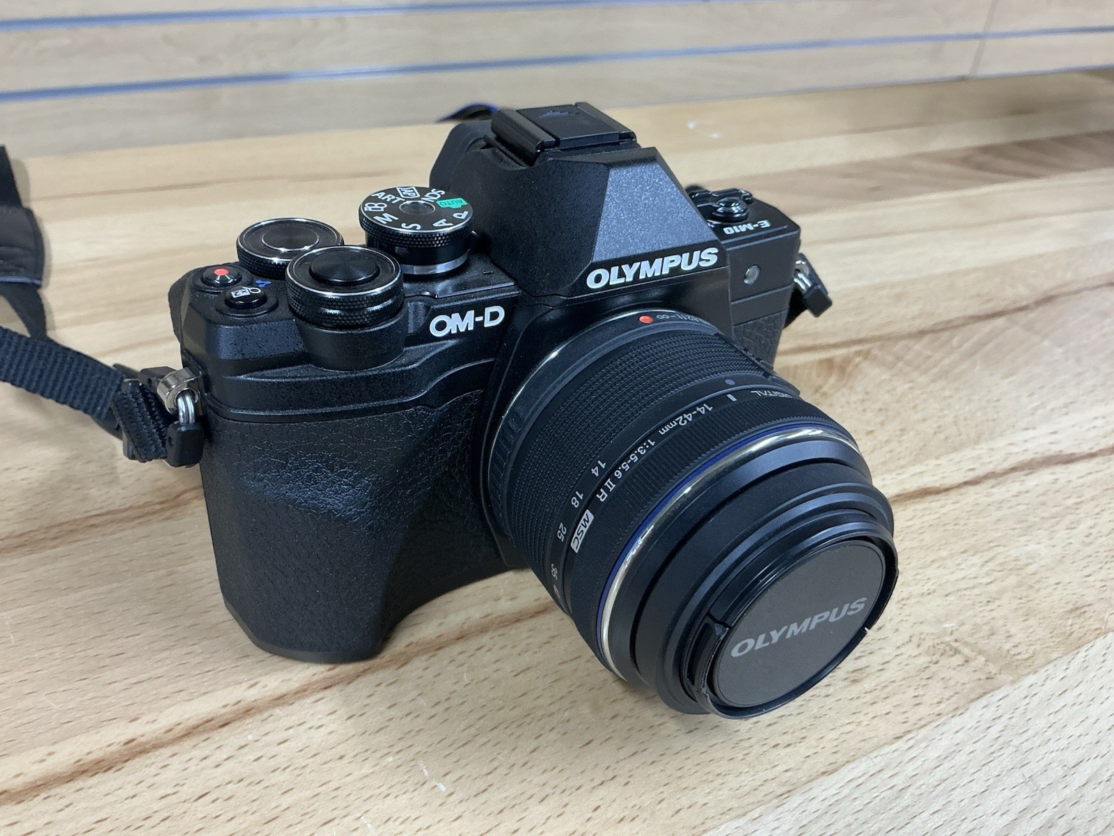 Olympus OM-D E-M10 Mark IV Camera 20.3MP Micro FT Body w/ Lens 673 Shutter Count