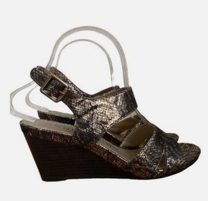 AK Anne Klein i-flex AKSARRY slingback Sandal 8.5 M Wedge Black & Gold Snakeskin