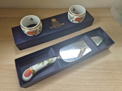 ROYAL WORCESTER EVESHAM KUCHENSCHEIBE (VERPACKT) & 2 X SERVIETTENRINGE