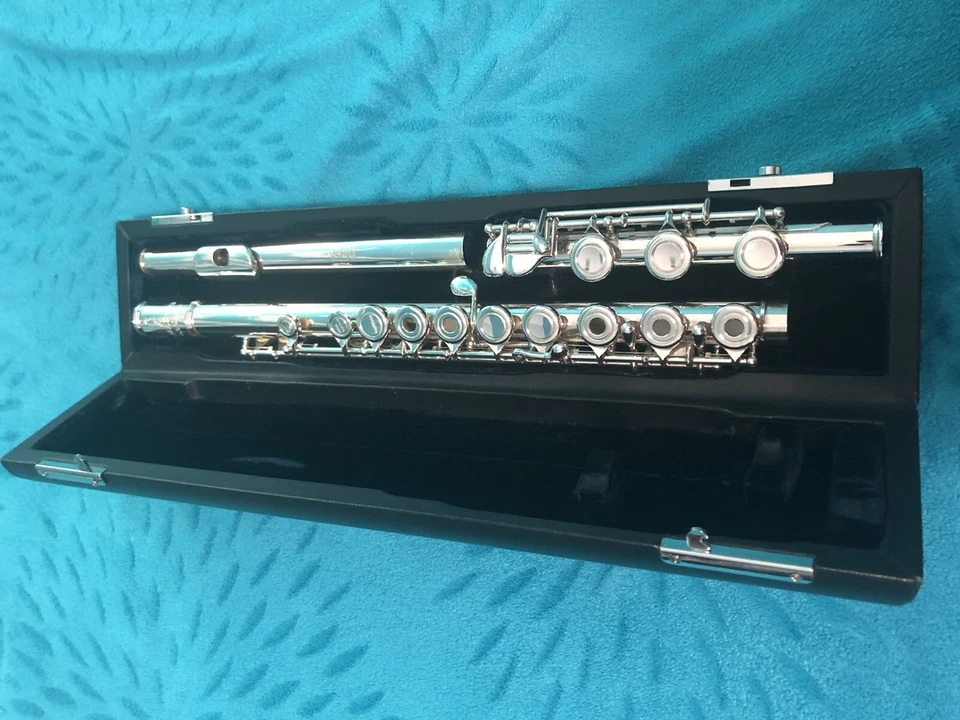 Wm. S Haynes Amadeus AF700 Open Hole Flute (Full Sterling Silver) - Image 2 of 4