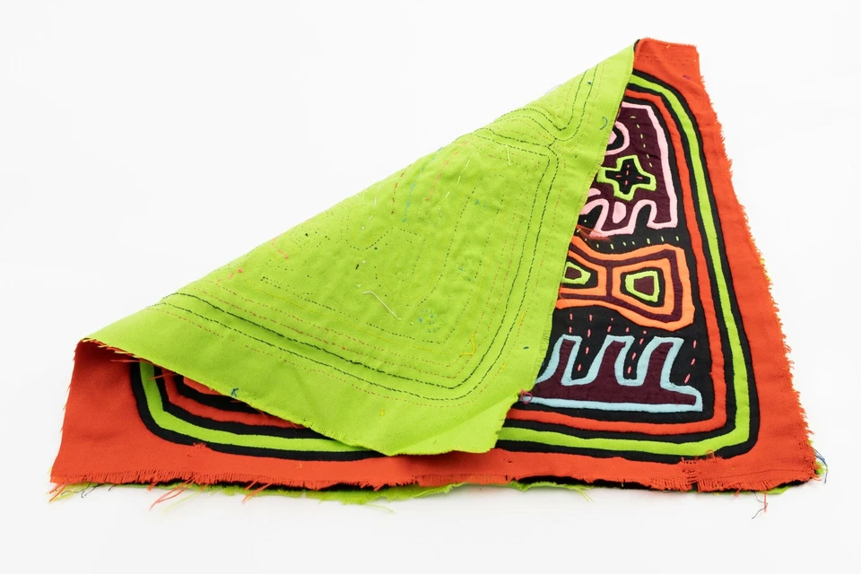 Kuna Indian Hand Sewn Driving Miss Daisy Mola Panama - Image 4 of 4