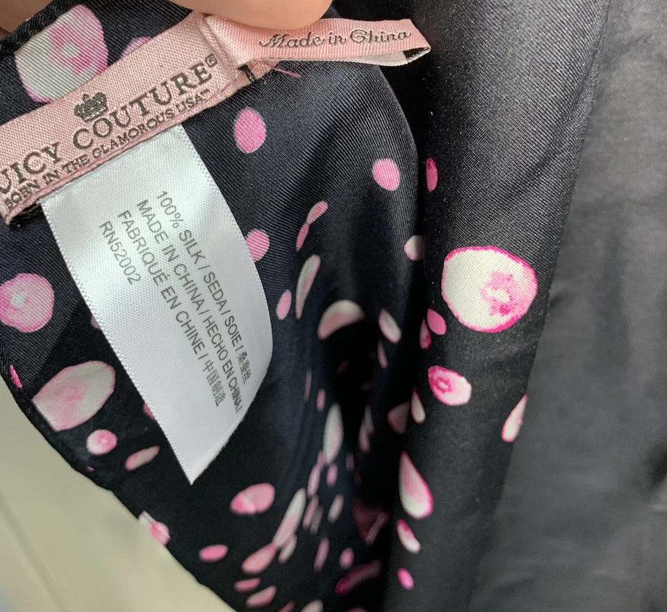 Juicy Couture “Never Mind The Bubbles” 35x35 Bufanda 100% Seda Enrollada a Mano Foto 4 de 4