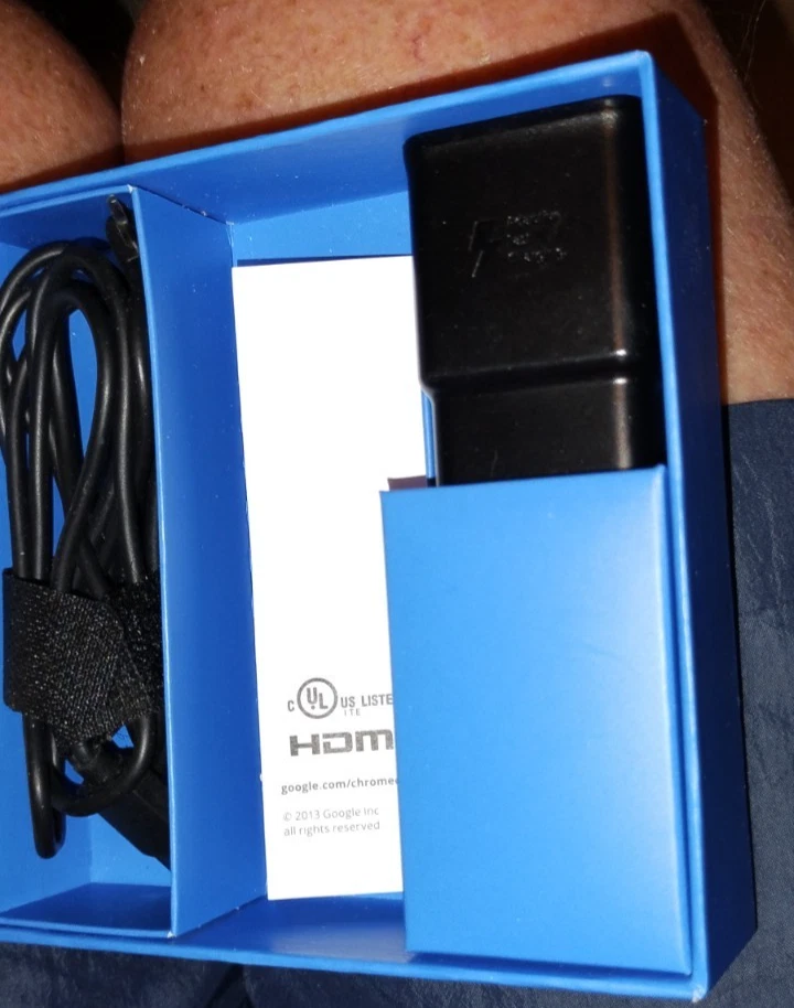 Transmisor multimedia portátil Google Chromecast 2da generación 1080p modelo H2G2-42 Foto 3 de 3