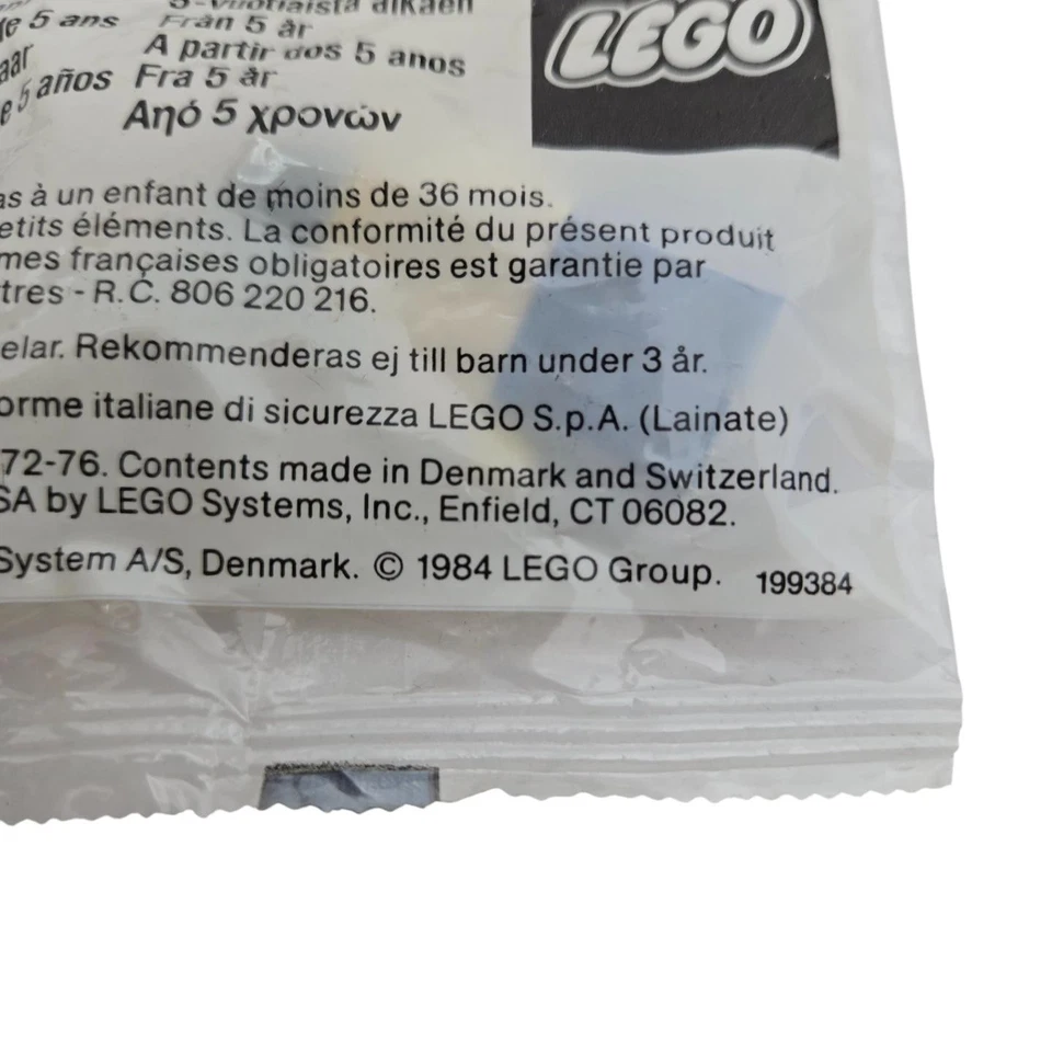 Vintage © 1984 Lego LEGOLAND Minifigure Keychain - MINT - SEALED - Image 3 of 3