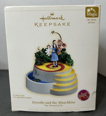 2013 Hallmark Wizrd of Oz Dorothy And The Munchkins Magic Display Light Motion