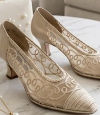 SIZE 8 Stuart Weitzman Beige Mesh Fabric Pumps Narrow, Size-8 Kitten, Bridal