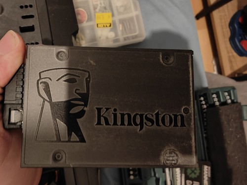 Kingston KC600 256GB 2,5 Zoll SATA III Interne SSD (SKC600/256G)