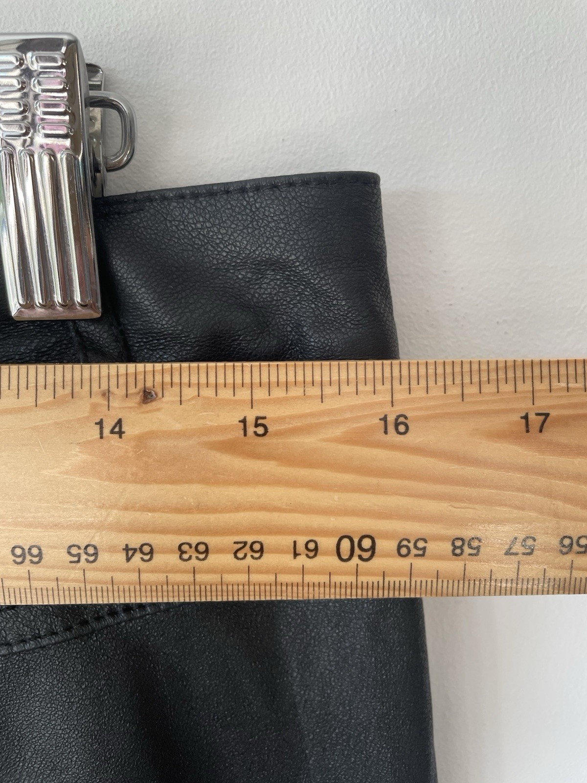 Zara Wet Look High Waisted Cropped Jeans Womens M UK 12 Black Trousers thumbnail 9