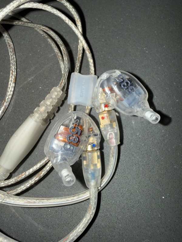 Shure SE535 In-Ear Monitors Noise Isolation with Carrying Case