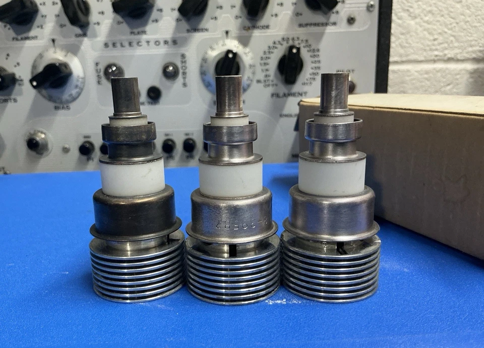 Lote de 3 tubos electrones fuertes Eimac 3CX100A5 - Buenos tubos Foto 3 de 4