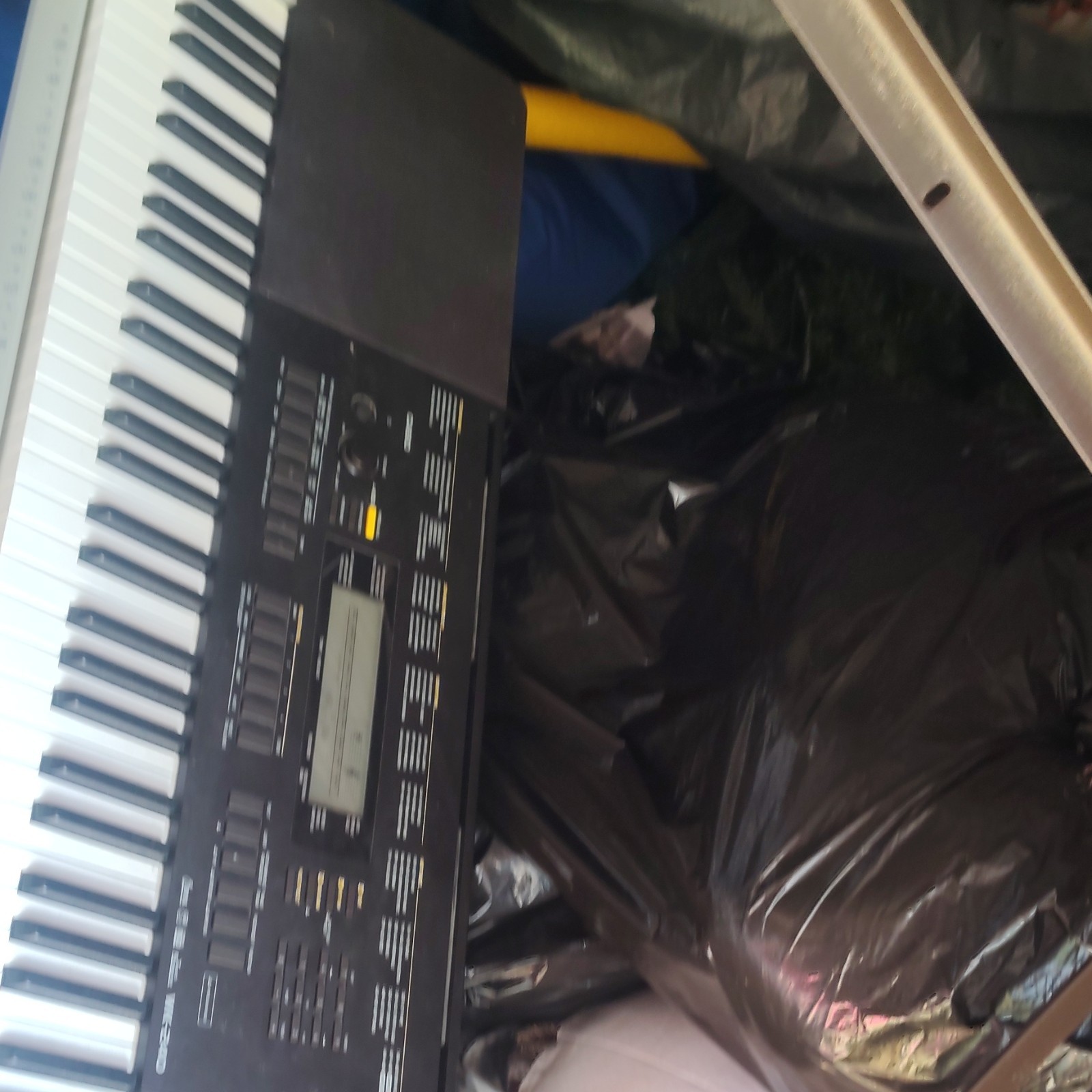 Casio WK-240 76-Key Electronic Keyboard Built-in Speaker LCD