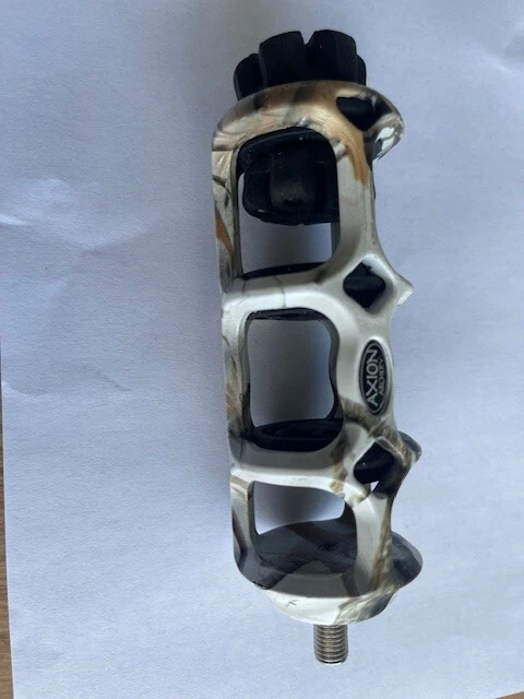 AXION ARCHERY **LOST CAMO XD** 4 INCH STABILIZER WITH 3 BLACK  HYBRID  DAMPERS - Image 2 of 2