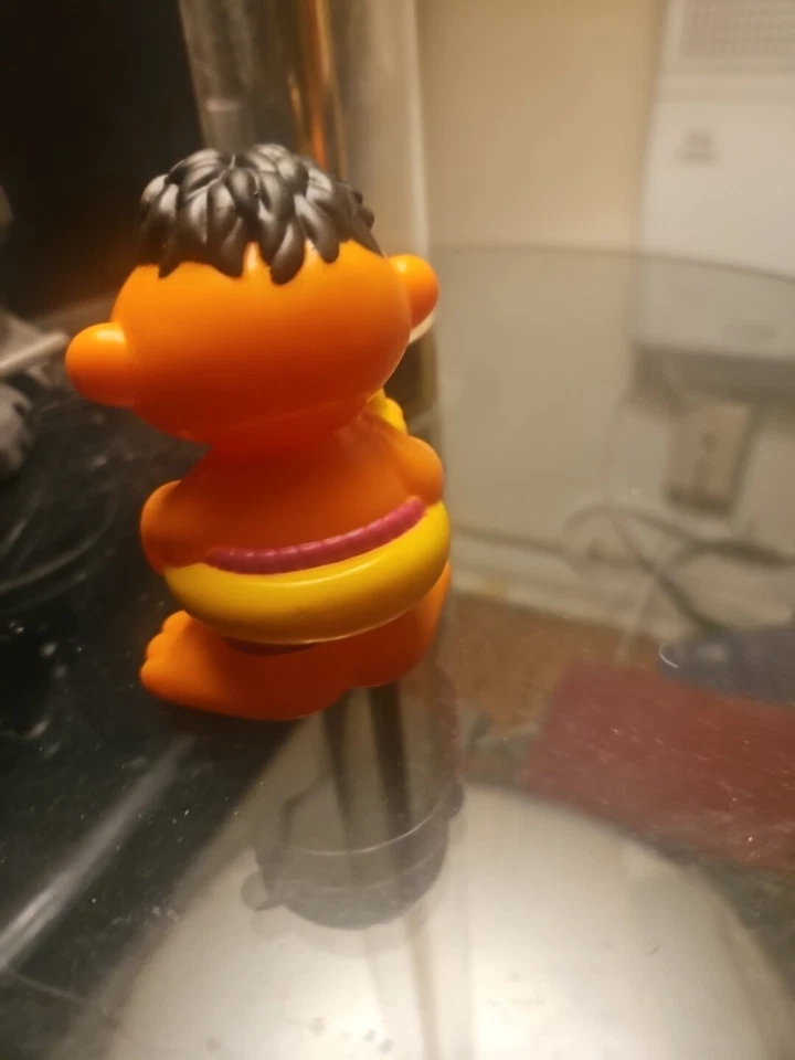 Sesame Street Rubber Ernie Bath Toy Pato 3” Water Squirter Foto 3 de 4