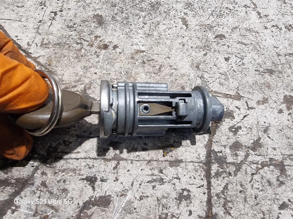 Chrysler PT Cruiser зажигания ствол замок переключатель и ключ с иммобилайзером 2003 5WY7009B - Изображение 4 из 4