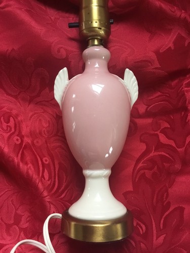 Near FLAWLESS Stunning VANITY TABLE Porcelain ANGEL WINGS Vintage LAMP & SHADE - Picture 8 of 12