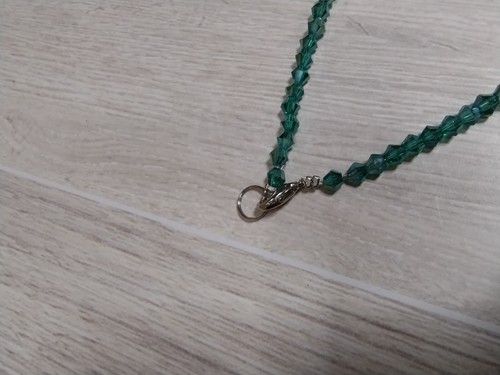 Conjunto de pendientes a juego collar de vidrio verde con cuentas de 20" de largo y perforado - Imagen 9 de 11