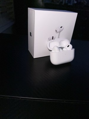 Apple AirPods Pro (2nd Gen) Wireless Earbuds White MagSafe USB-C Built-In Mic