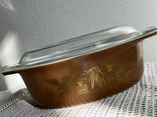 Vintage Pyrex Early American Brown & Gold Oval Casserole Dish 1-1/2 Qt w/Lid 043