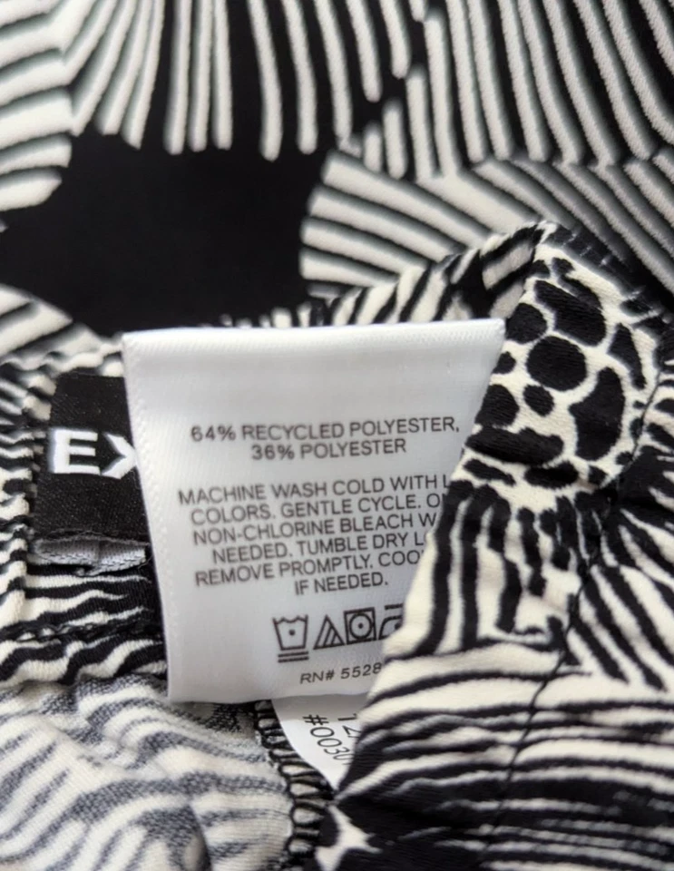 Bermudas de satén de tiro súper alto Express talla M negras y marfil 3838 Foto 4 de 4