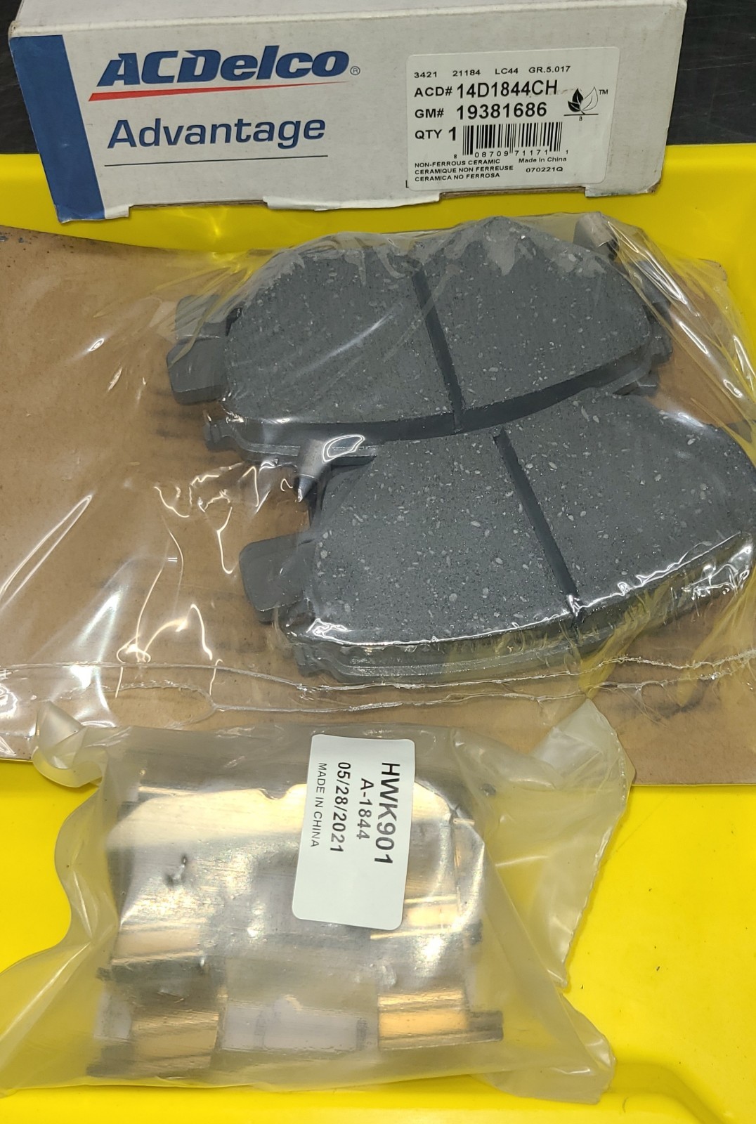 OEM GM ACDelco 14D1844CH 19381686 Ceramic Brake Pads Set