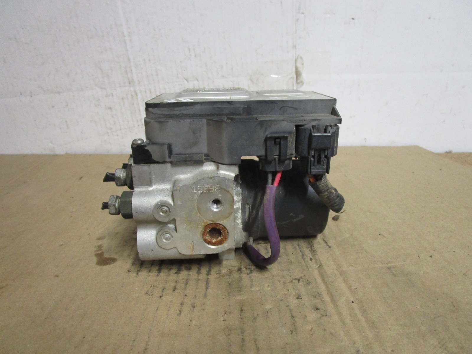 99 00 1999 2000 Ford F550 F350 ABS Pump Anti Lock Brake Module F81A-2C346-BE