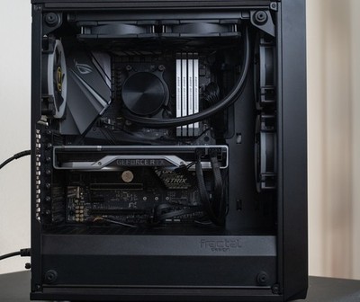 Gaming PC - Ryzen 2700x - Geforce 2080 - ROG Strix x470-f - 32gb DDR4 - 1tb SSD