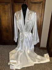 Linea Donatella White Embroidered Robe Size M/L Bridal