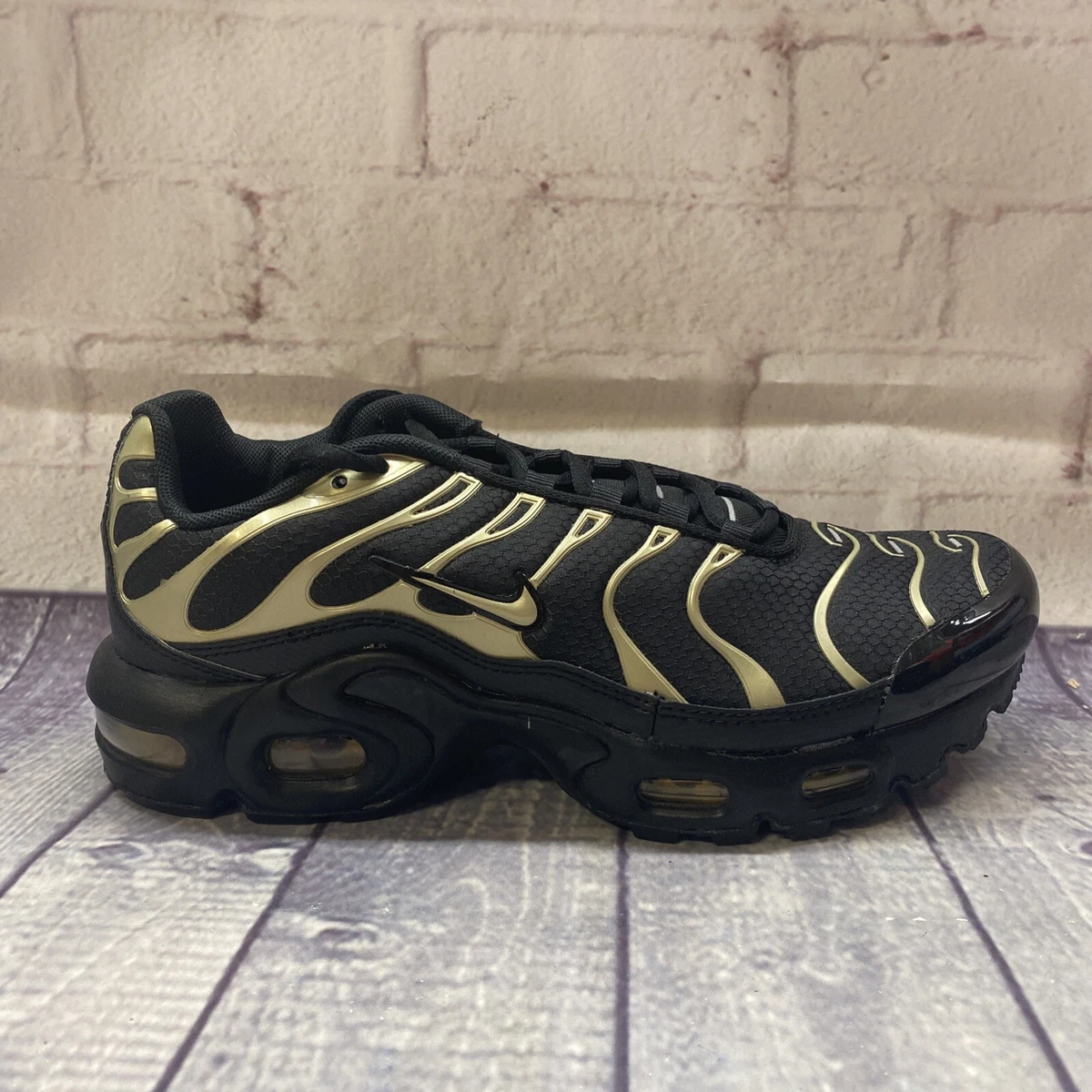 Tns black shop and gold