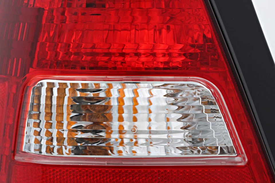 Conjunto de lanterna traseira para motorista e passageiro Subaru Forester 2003-2005 - Imagem 2 de 4