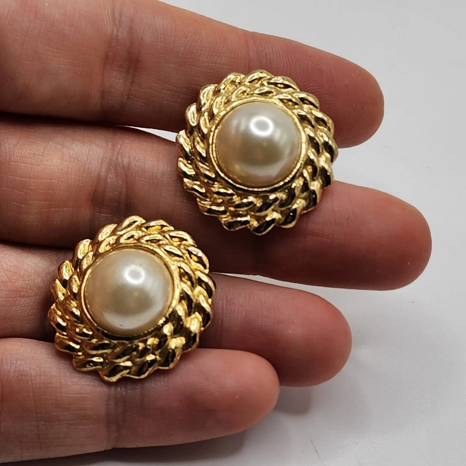 Clips de zapatos vintage de eslabones de cadena retorcidos y perlas de imitación en tono dorado República de China Foto 2 de 4