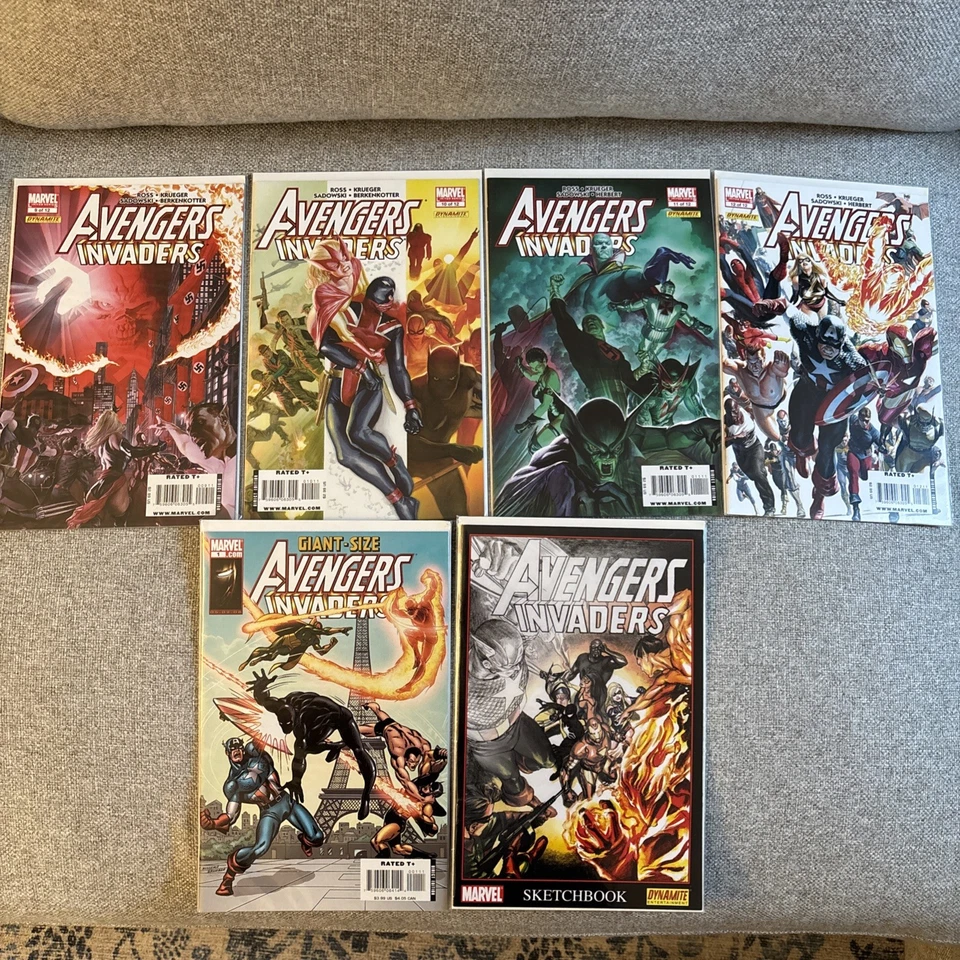 AVENGERS / INVADERS 1-12 (2008), Complete Series + Giant Size + Sketchbook - Image 4 of 4