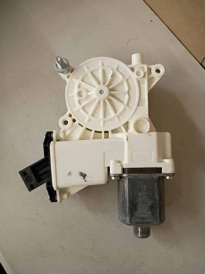 2004-2009 Cadillac SRX Front Left Driver Door Power Window Motor OEM - Image 2 of 4