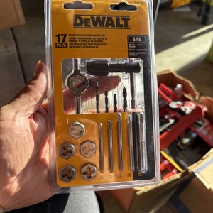 DeWALT (DWA1451) - 17 pc. Fractional Tap & Hex Die Set SAE NEW Sealed