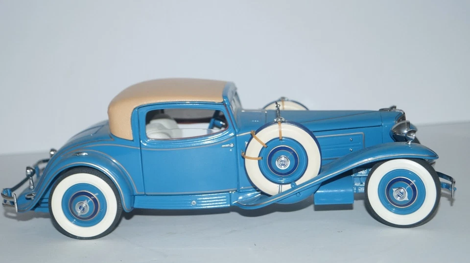 1929 Cord L-29 Special Coupe 1:16 Scale Diecast Metal Car by Danbury Mint - Image 4 of 4